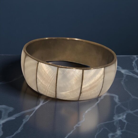 Vintage~ Mother of Pearl Large pieces cuff bracelet~ 9.5 inches around. - Picture 6 of 6